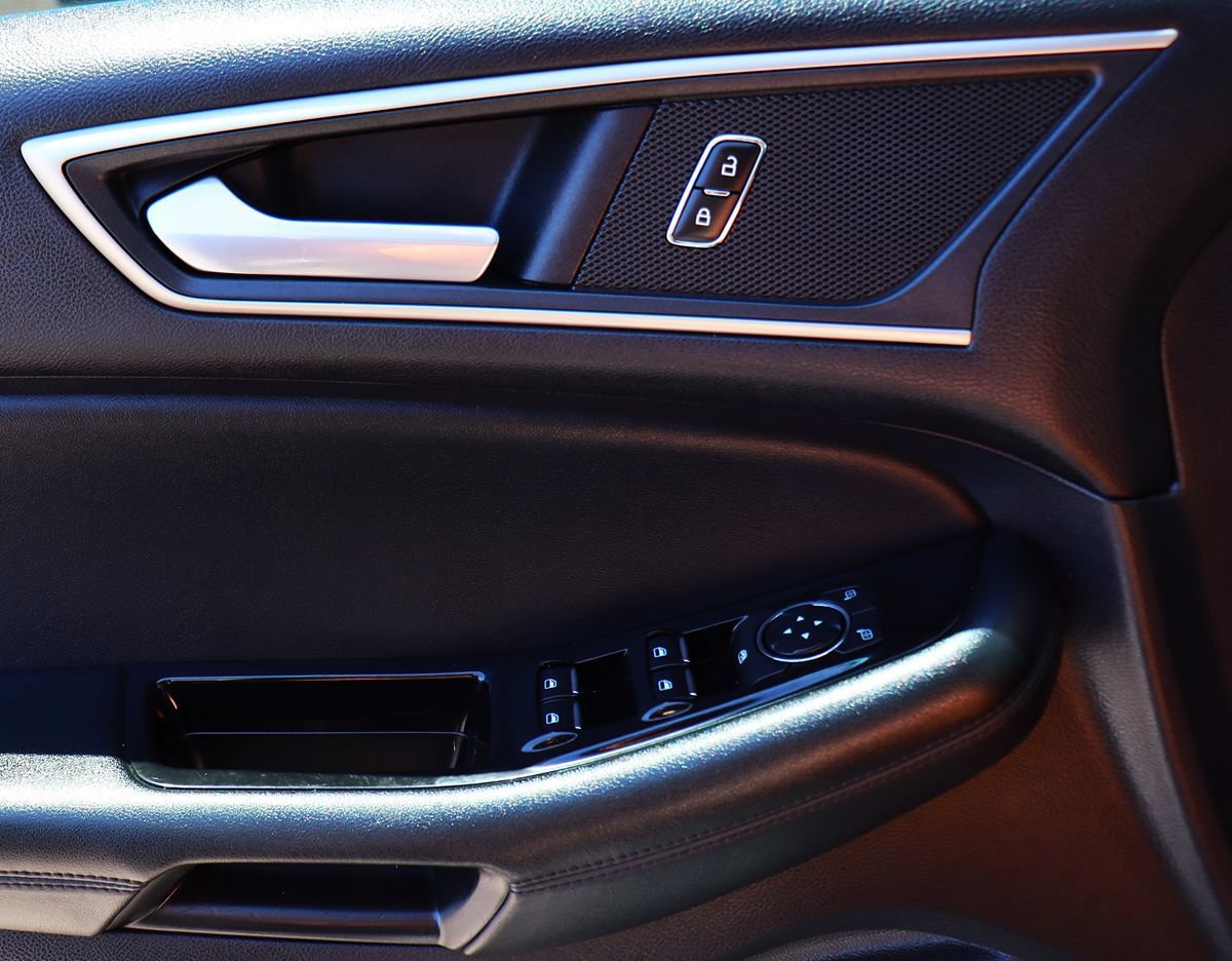 Used 2020 Ford Edge SEL FWD image 41