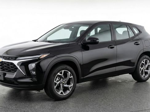 Used 2025 Chevrolet Trax LT image 3