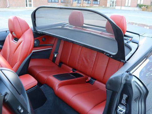 Used 2015 BMW M4 Convertible image 15