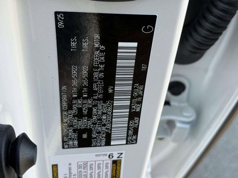 Used 2025 Lexus LX 600 4WD w/ Accessory Package (2T) image 31