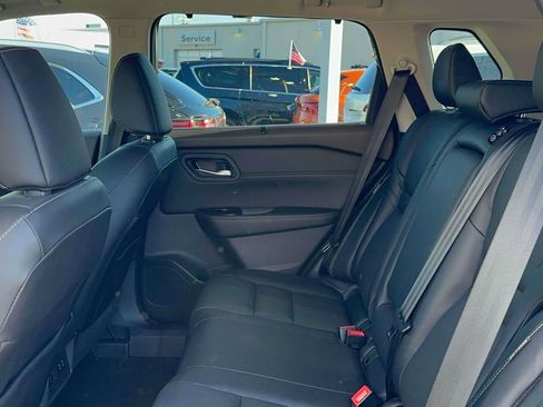 Used 2022 Nissan Rogue SL w/ SL Premium Package image 10