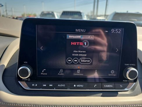 Used 2023 Nissan Rogue SV image 29