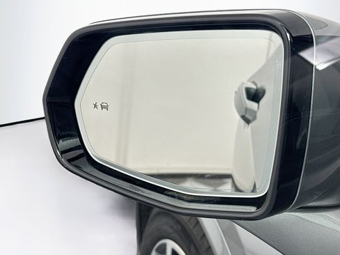 Used 2025 Cadillac XT6 Sport image 16