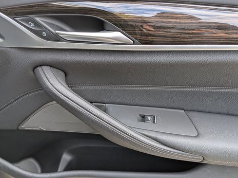 Used 2022 BMW 530i 530i w/ M Sport Package image 24