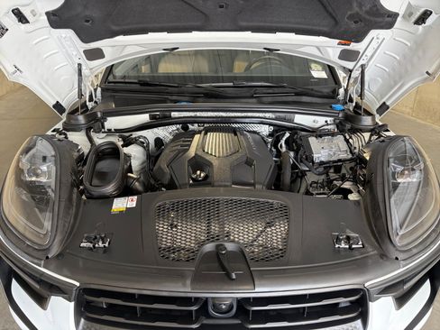 Used 2023 Porsche Macan AWD/4WD image 13