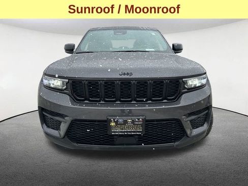 Used 2023 Jeep Grand Cherokee Altitude image 4