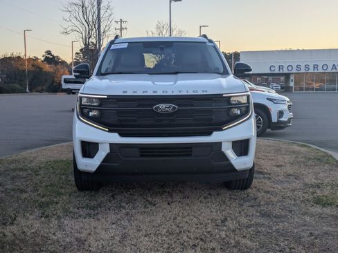 Used 2025 Ford Expedition Max Active image 9