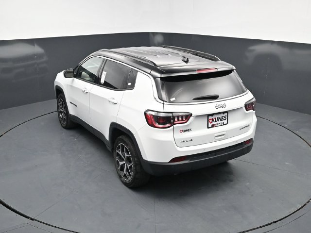 Used 2025 Jeep Compass Limited AWD/4WD image 47