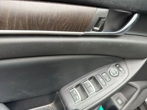 Used 2018 Honda Accord EX image 15