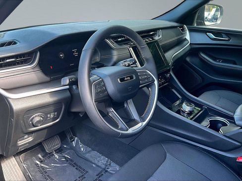 Certified 2025 Jeep Grand Cherokee Laredo X w/ Luxury Tech Group I AWD/4WD image 15