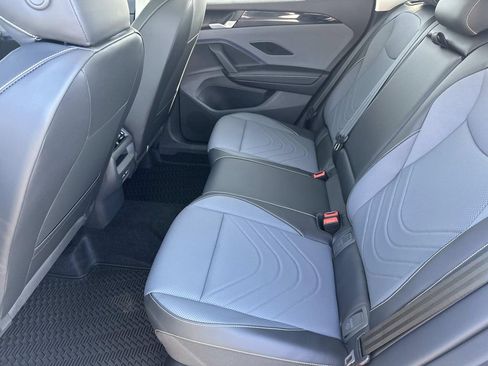 New 2026 Volkswagen Tiguan SE FWD image 15