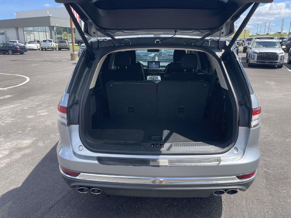 Used 2024 Lincoln Aviator 2WD w/ Premium Package image 10