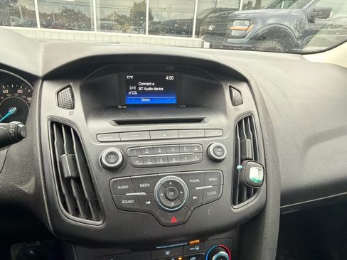 Used 2016 Ford Focus SE FWD image 3