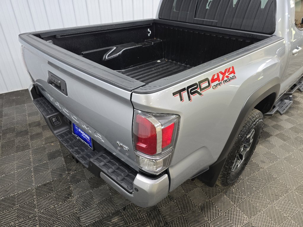 Used 2023 Toyota Tacoma TRD Off-Road w/ Technology Package AWD/4WD image 11