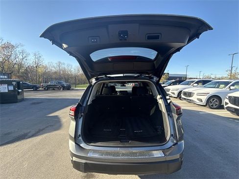 Certified 2025 Nissan Rogue SV image 22