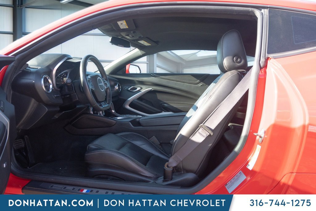 Used 2017 Chevrolet Camaro LT RWD image 3