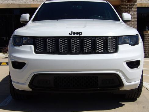 Used 2019 Jeep Grand Cherokee Altitude image 8