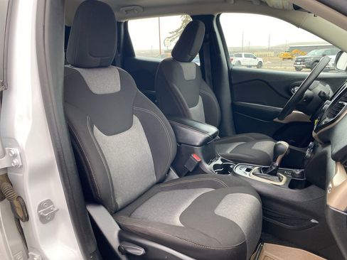 Used 2017 Jeep Cherokee Sport w/ Trailer Tow Group image 5