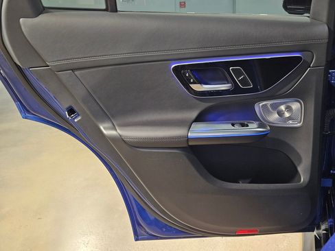 Used 2025 Mercedes-Benz GLC 300 4MATIC image 35