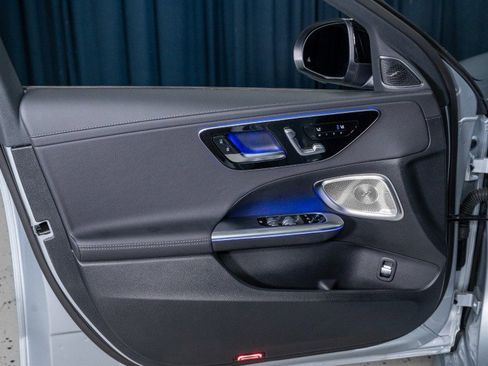 Certified 2025 Mercedes-Benz C 300 Sedan image 12