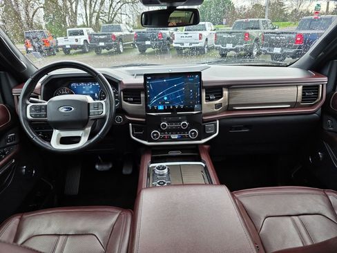Used 2023 Ford Expedition Limited image 13