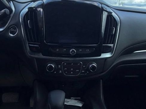 Used 2023 Chevrolet Traverse LT AWD/4WD image 3