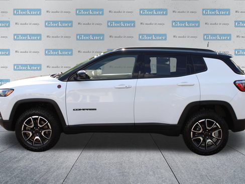 Used 2025 Jeep Compass Trailhawk w/ Trailhawk Convenience Group AWD/4WD image 11