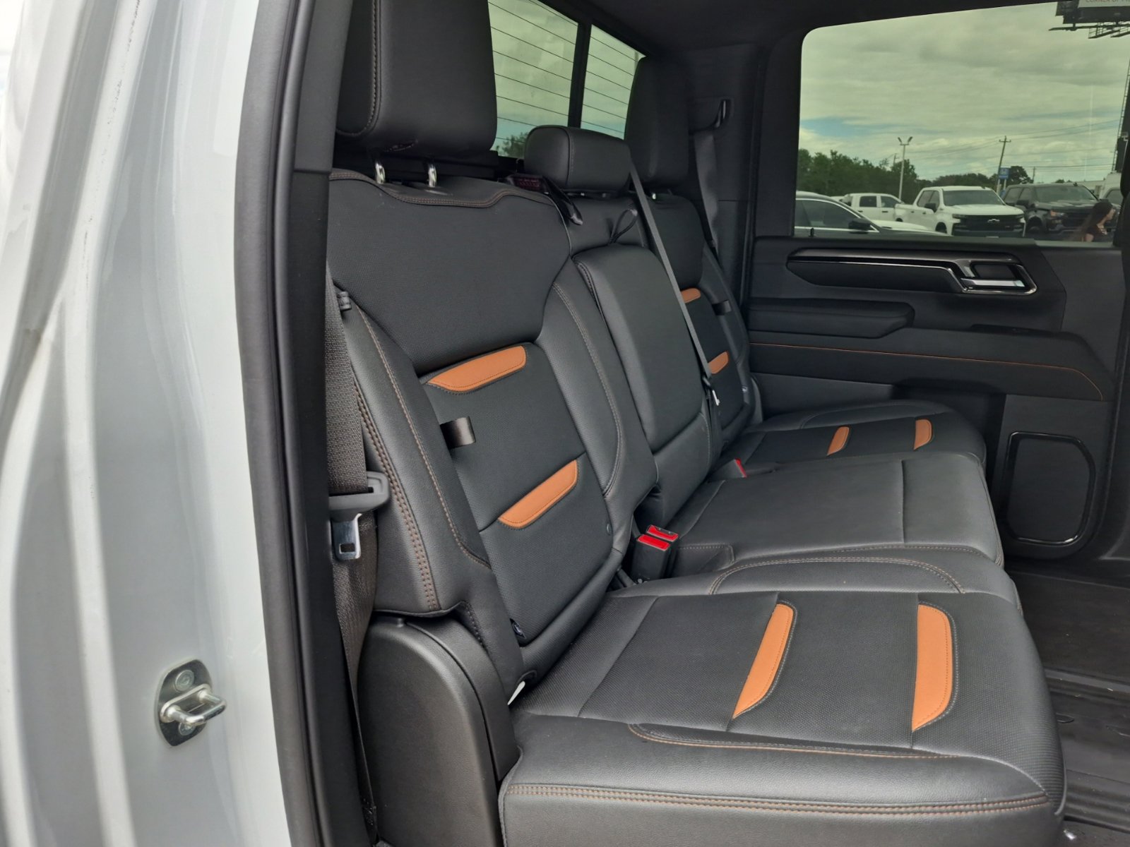 Used 2024 GMC Sierra 2500 AT4 w/ AT4 Premium Plus Package AWD/4WD image 7