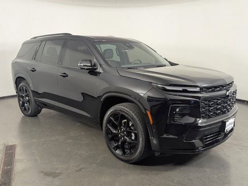 Used 2024 Chevrolet Traverse RS image 2