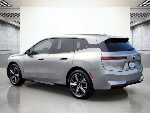 Certified 2026 BMW iX xDrive45 w/ Premium Package AWD/4WD image 9