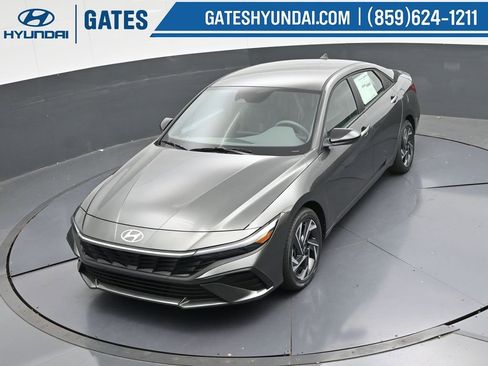 Used 2025 Hyundai Elantra Sport image 44