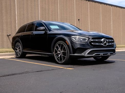 Used 2022 Mercedes-Benz E 450 4MATIC All-Terrain Wagon image 2