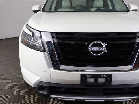 Used 2023 Nissan Pathfinder SL AWD/4WD image 14