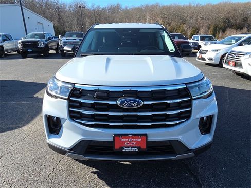 Used 2025 Ford Explorer Active w/ Active Comfort Package image 3