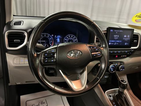 Used 2022 Hyundai Venue SEL FWD image 13