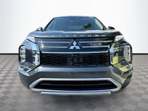 Used 2025 Mitsubishi Outlander SE FWD image 2