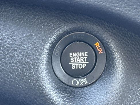 Used 2019 Jeep Cherokee Limited image 19