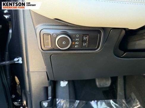 Used 2025 Ford Explorer Platinum w/ LUX Leather Package image 21