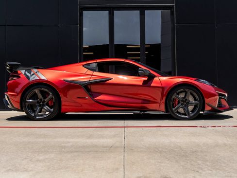 Used 2023 Chevrolet Corvette Z06 w/ Z07 Performance Package RWD image 10