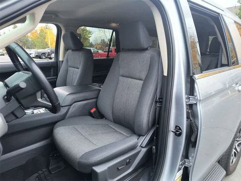 Used 2024 Ford Expedition XLT image 11