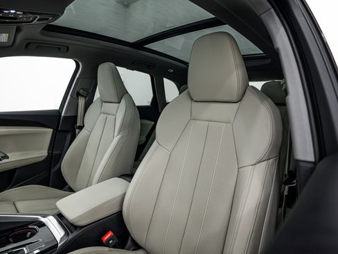 New 2025 Audi Q5 Prestige image 16