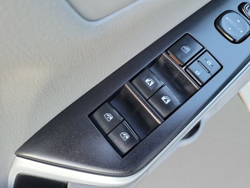 Used 2015 Toyota Camry LE FWD image 14