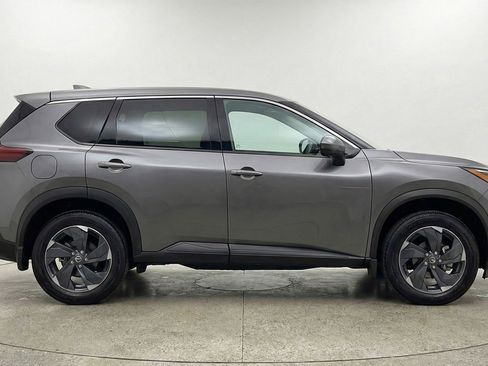 Used 2025 Nissan Rogue SV image 11