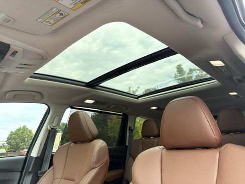 Used 2025 Subaru Ascent Touring AWD/4WD image 8