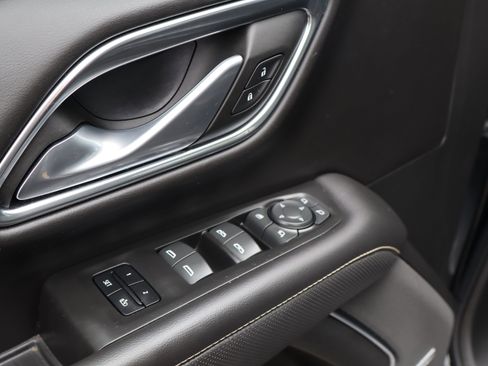 Used 2022 GMC Yukon SLT w/ SLT Premium Package image 19