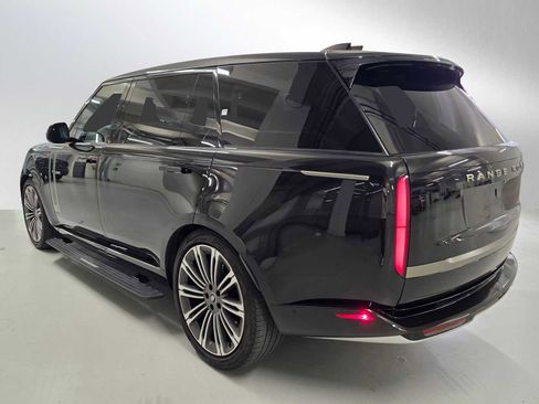 Used 2023 Land Rover Range Rover Long Wheelbase SE AWD/4WD image 3