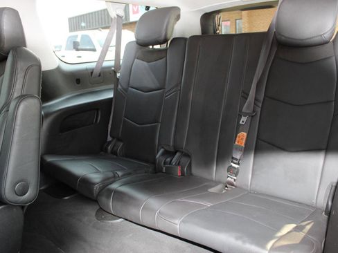 Used 2016 Cadillac Escalade ESV Luxury image 18