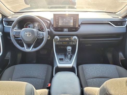 Used 2022 Toyota RAV4 XLE w/ Convenience Package image 12
