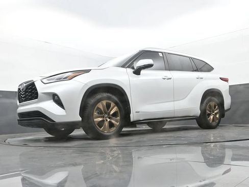 Used 2023 Toyota Highlander Bronze Edition AWD/4WD image 29