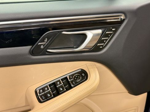 Used 2025 Porsche Macan image 23